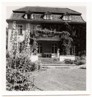 Garten Dr. Voss: Haus mit Terrasse Sommergarten