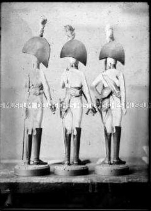 Modellfiguren (3) des preußischen Kürassier-Regiments K 13, 1806, Rückansicht