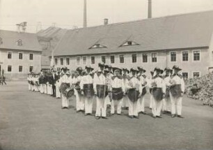 Halsbrücke (Freiberg), Hüttenleute in Paradetracht