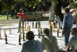 Überlingen: Freilichtschachspiel im Park