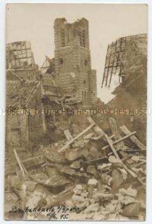 Zerbombte Kirche in Paschendaele bei Ypern