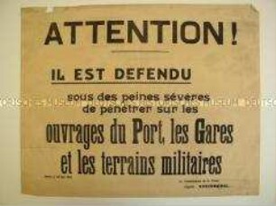 Maueranschlag für Frankreich mit dem Verbot, militärisches Gebiet zu betreten (einsprachig)