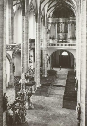 Freiberg, Dom. Mittelschiff mit Kanzel und Silbermann-Orgel