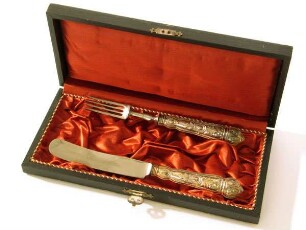 Schatulle mit Messer und Gabelgarnitur (Messer- und Gabelgarnitur aus Silber)