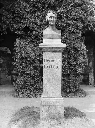 Denkmal Heinrich Cotta : Denkmal mit Büste Heinrich Cotta (gründet 1816 die Forstakademie) 1845, Ernst Ritschel. Tharandt, Forstgarten