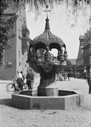 Brunnen auf dem markt vor dem Rathaus