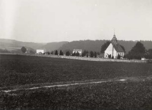 Pfarrkirche : Ortsansicht mit Pfarrkirche und Kirchhof