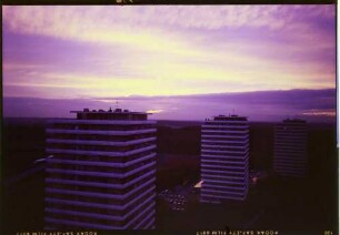 Lahr, Dinglingen: Lahrer Hochhäuser mit Abendhimmel Beleuchtung