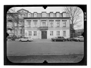 Potsdam-Brandenburger Vorstadt, Allee nach Sanssouci. Wohnhaus. Straßenfront