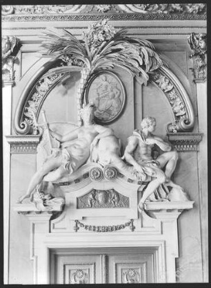 Berlin, Schloss, Paradekammern, Rittersaal, R.: 792. Relief: Amerika von Andreas Schlüter.