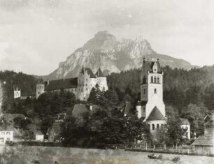 Füssen, Stadtansicht : Füssen (Ostallgäu). Stadtansicht mit Hohem Schloß und Kirche. Blick gegen Säuling von Nordwesten