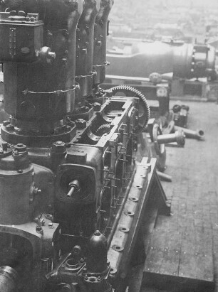 Kompressorloser Dieselmotor, Steuerwellenkasten (Deutz, Köln) : Technikgeschichte | Maschinenbau | Kraftmaschinen | Dieselmaschinen