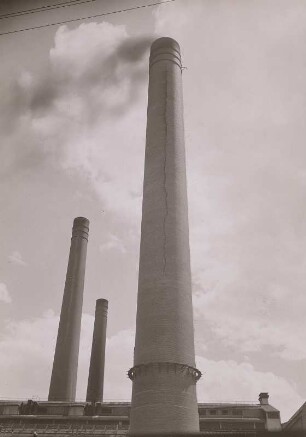 Schornstein 7, W.II, Nord-Westseite. Rißbildung