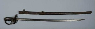 Säbel (a), britischer Infanteriesäbel?, mit Scheide (b)