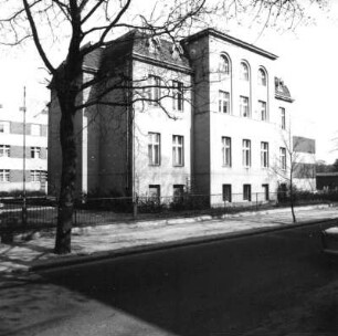 Cottbus-Spremberger Vorstadt, Bautzener Straße 42/46. Altersheim "Riedelsheim" (1903, Erweiterung 1938). Straßenansicht von Westen