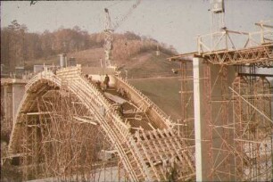 Bauwerk H 62,5, Reisberg-Überführung, Lehrgerüst und Stützwände