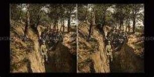 Soldaten am Maschinengewehr in einem Schützengraben, Vogesen