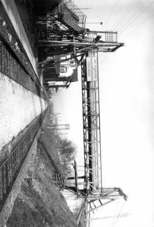 Lonsee Fußgängersteg Baustelle Anheben Brückenträger Krangerüst
