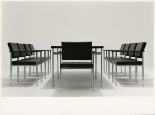 Tisch "Mod. 31 / 71" und Sessel "Mod. 1 / 14" von Ernst Moeckl