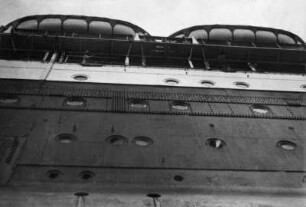 Blick empor am Rumpf des Passagierschiffs "Cap Polonio" in der Schiffswerf von Blohm & Voss Hamburg