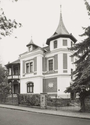 Radebeul, Goethestraße 11. Wohnhaus (1894-1895, G. Röder)