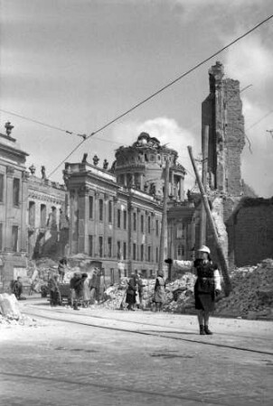 Potsdam, Verkehrsregelung in der Humboldtstraße.