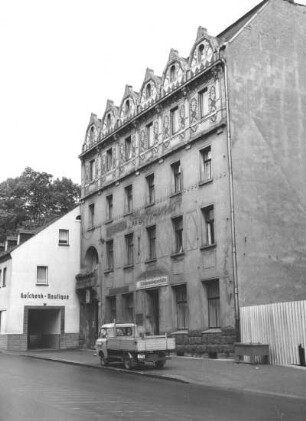 Aue. Wohnhaus mit Gaststätte "Treffpunkt", Schwarzenberger Straße 6. Straßenansicht