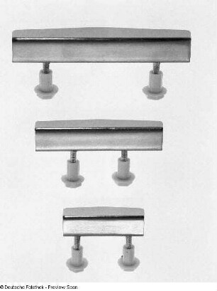 Möbelgriff : Drei Möbelgriffe (1981; VEB Metallwaren Naumburg)