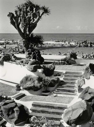Puerto de la Cruz, Teneriffa. Swimmingpools und Sonnenterassen an der Avenida de Colon