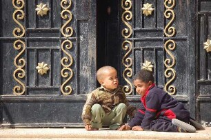 Luxor - Spielende Kinder : Zwei Jungen, Altstadt von Luxor, aufgenommen 2006