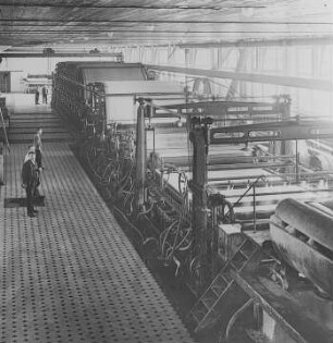 Papiermaschine, seitliche Perspektive : Technikgeschichte | Technologie | Papier-Fabrikation