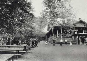 Gaststätte "Volksheim" in der Dresdner Heide : Gaststätte "Volksheim" in der Dresdner Heide, Dresden-Neustadt, Fischhausstraße 12. Gästegarten mit posierenden Kindern