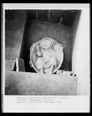 Relief mit thronendem Christus