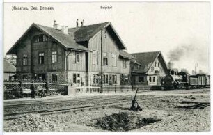 Niederau. Bahnhof mit Güterzug