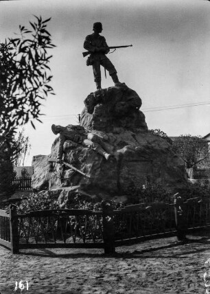 Marinedenkmal : Blick auf ein Kriegsdenkmal