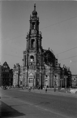Dresden-Altstadt. Hofkirche (1739-1755, G. Chiaveri), teilweise eingerüstet
