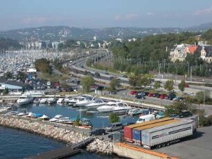 Oslo - Stadtautobahn : Stadtautobahn am Yachthafen. Aufgenommen am Frognerkilen in Oslo im September 2004