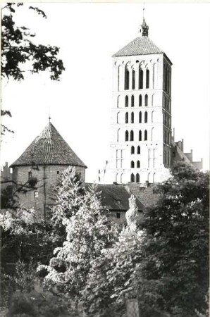 Braunsberg, Katholische Kirche : Braunsberg (Braniewo/Polen). Katholische Kirche Sankt Katharina (1343 begonnen, Turmbau um 1425). Ansicht von Südwesten
