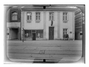 Brandenburg an der Havel, Hauptstraße 9 (?). Wohnhaus mit Laden. Straßenfront