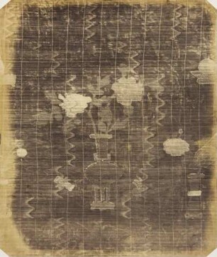 Chinesisches Luftfenster aus Rohr mit Seide durchflochten, ein Drittel Naturgröße