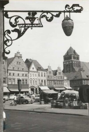 Greifswald, Markt mit Marienkirche