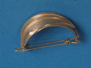 KNOTENSPANGE AUS METALL
