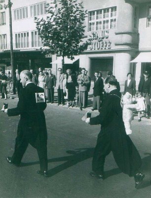 Kellner Derby. Kellner beim Lauf (Talisman ein Teddybär) nützte aber nichts