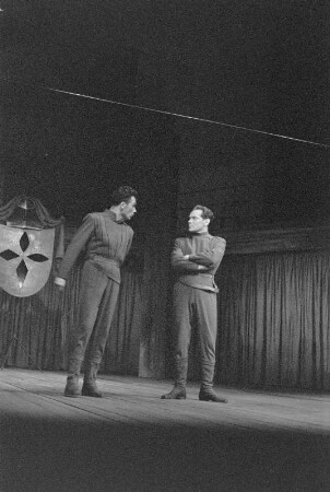 Reportage aus der Inszenierung "König Lear" von W. Sakespeare, Regie W. Langhoff, mit W. A. Kleinau als Lear u.a., Deutsches Theater Berlin, 1957