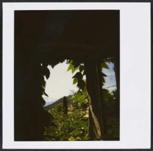 Fensterausblick auf die Landschaft bei Puy-Saint-Martin