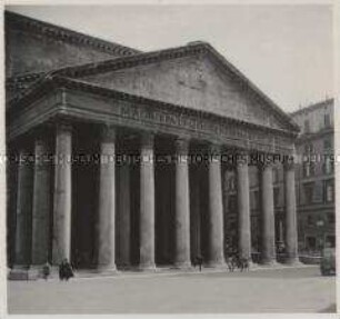 Rom, Kirche Sancta Maria ad Martyres (Pantheon), Vorhalle