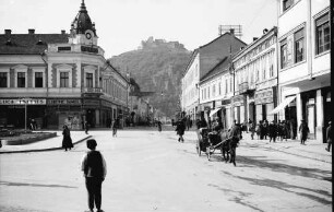 Deva: Straße mit Burg