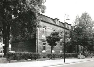 Weißwasser. Wohnhaus (ehemalige Werkswohnungen der Osram-Fabrik), Straße der Einheit 7 (um 1890). Straßenansicht