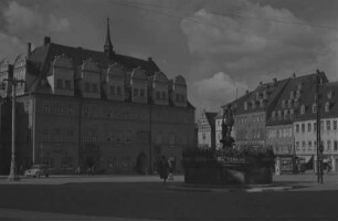 Naumburg: Marktplatz mit St. Wenzelsbrunnen und Rathaus