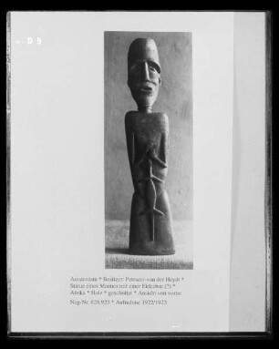 Statue eines Mannes mit einer Eidechse (?)